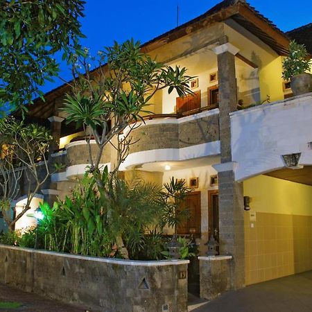 Taman Ayu 212 Hotel Denpasar  Exterior photo