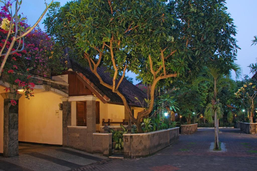 Taman Ayu 212 Hotel Denpasar  Exterior photo