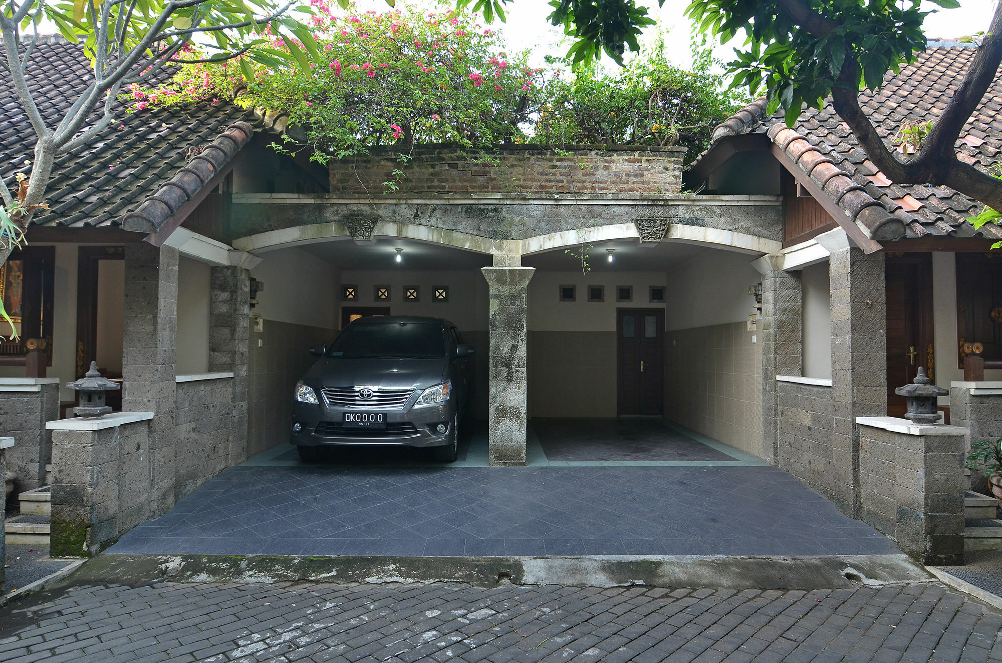 Taman Ayu 212 Hotel Denpasar  Exterior photo